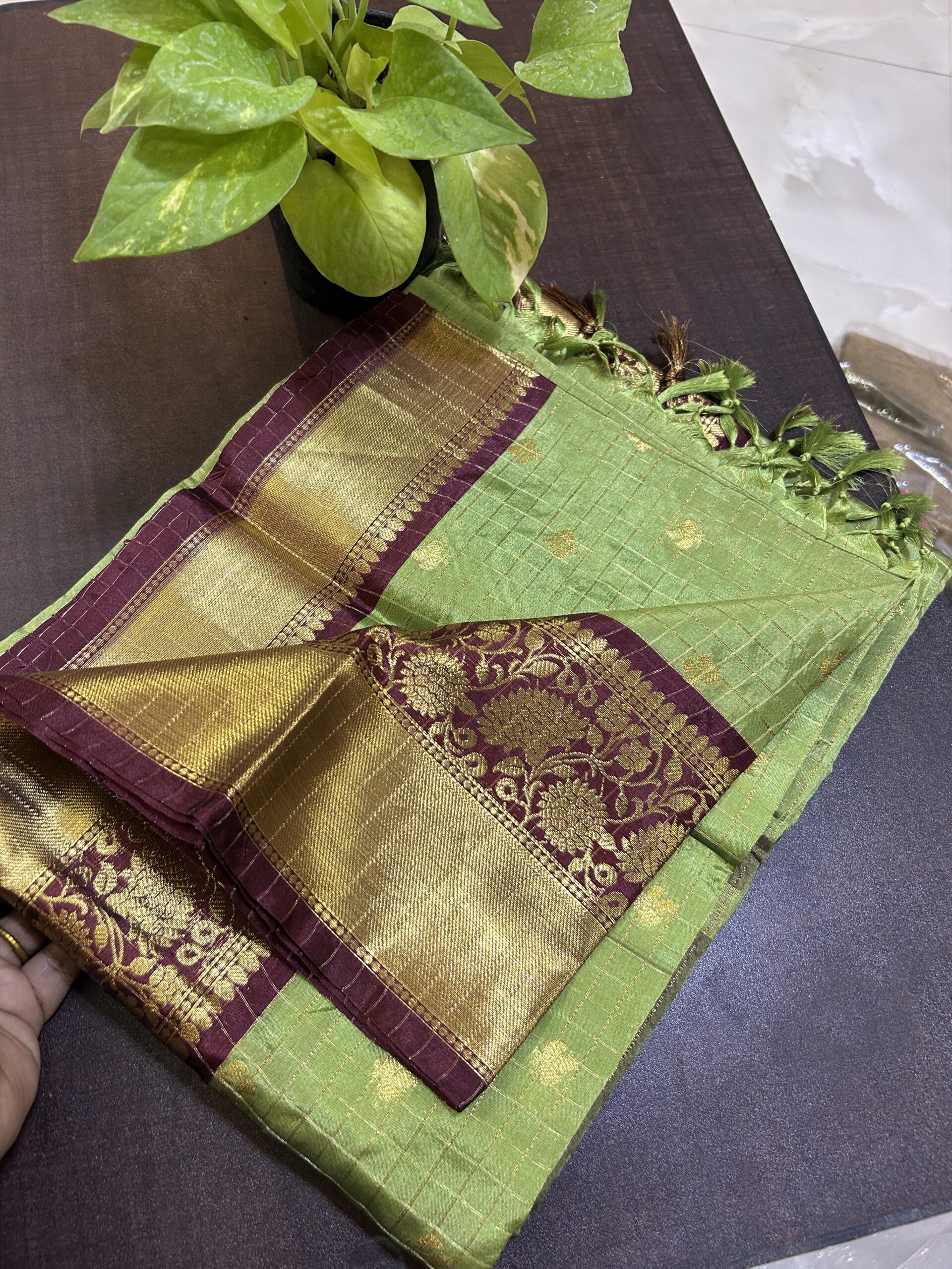 Banarasi zari kattam BZ51