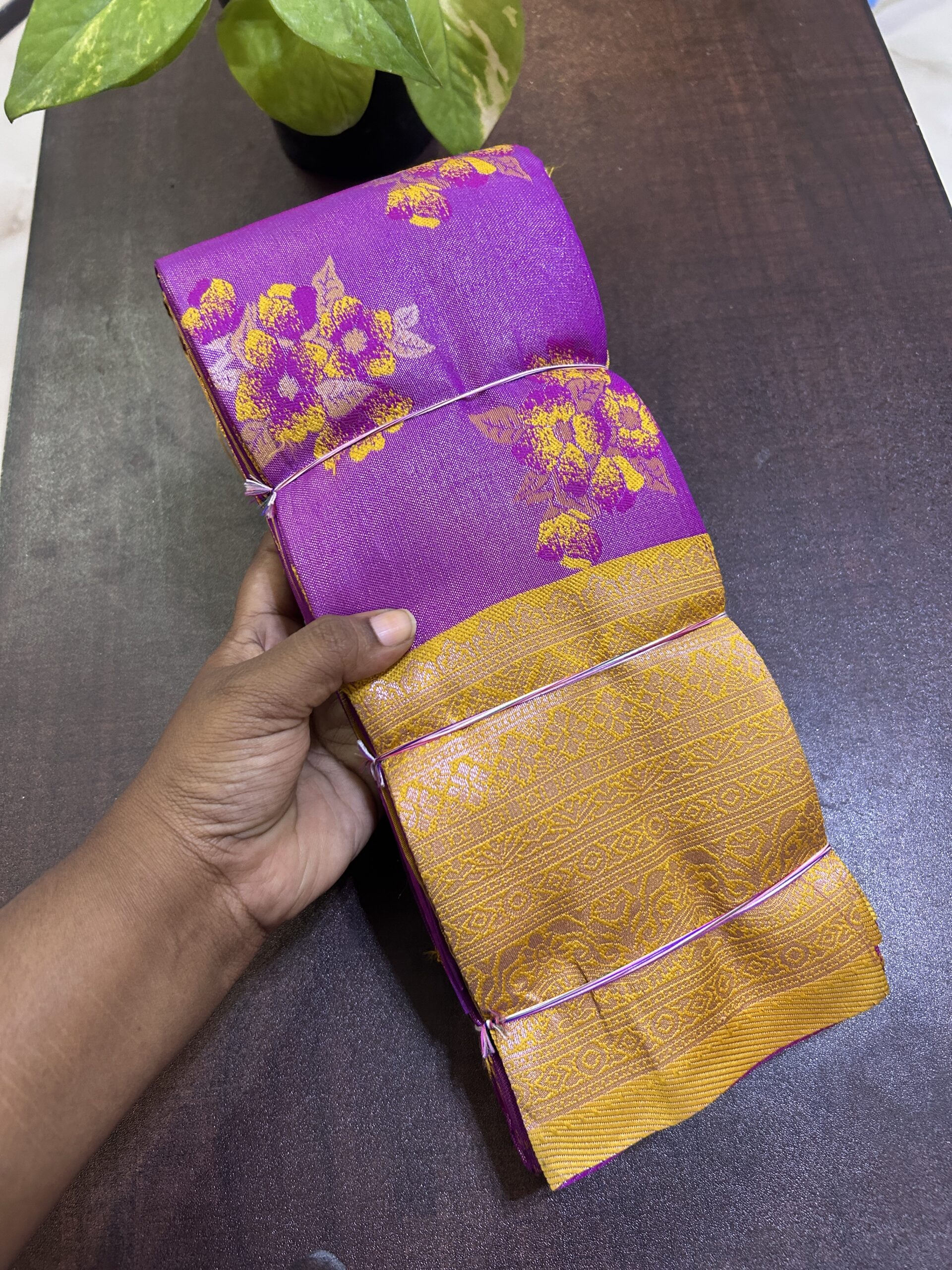 Tissue Meena semi silk BS077