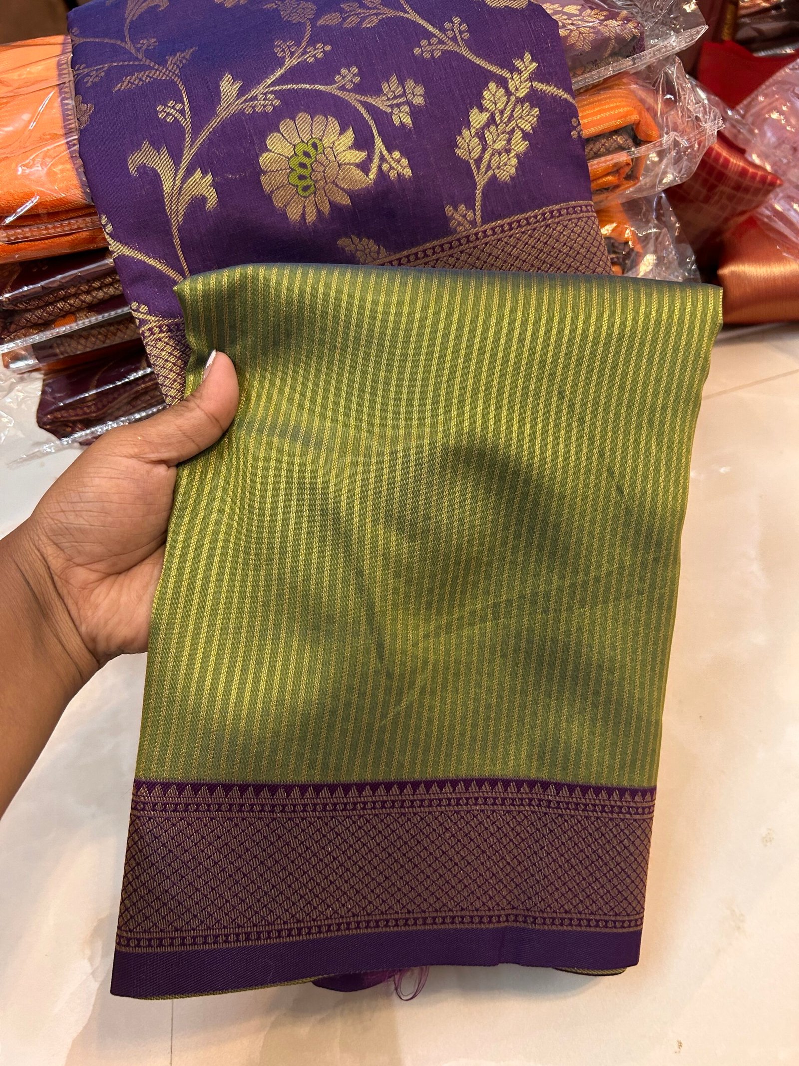 Vaira oosi floral hand and half VRH02