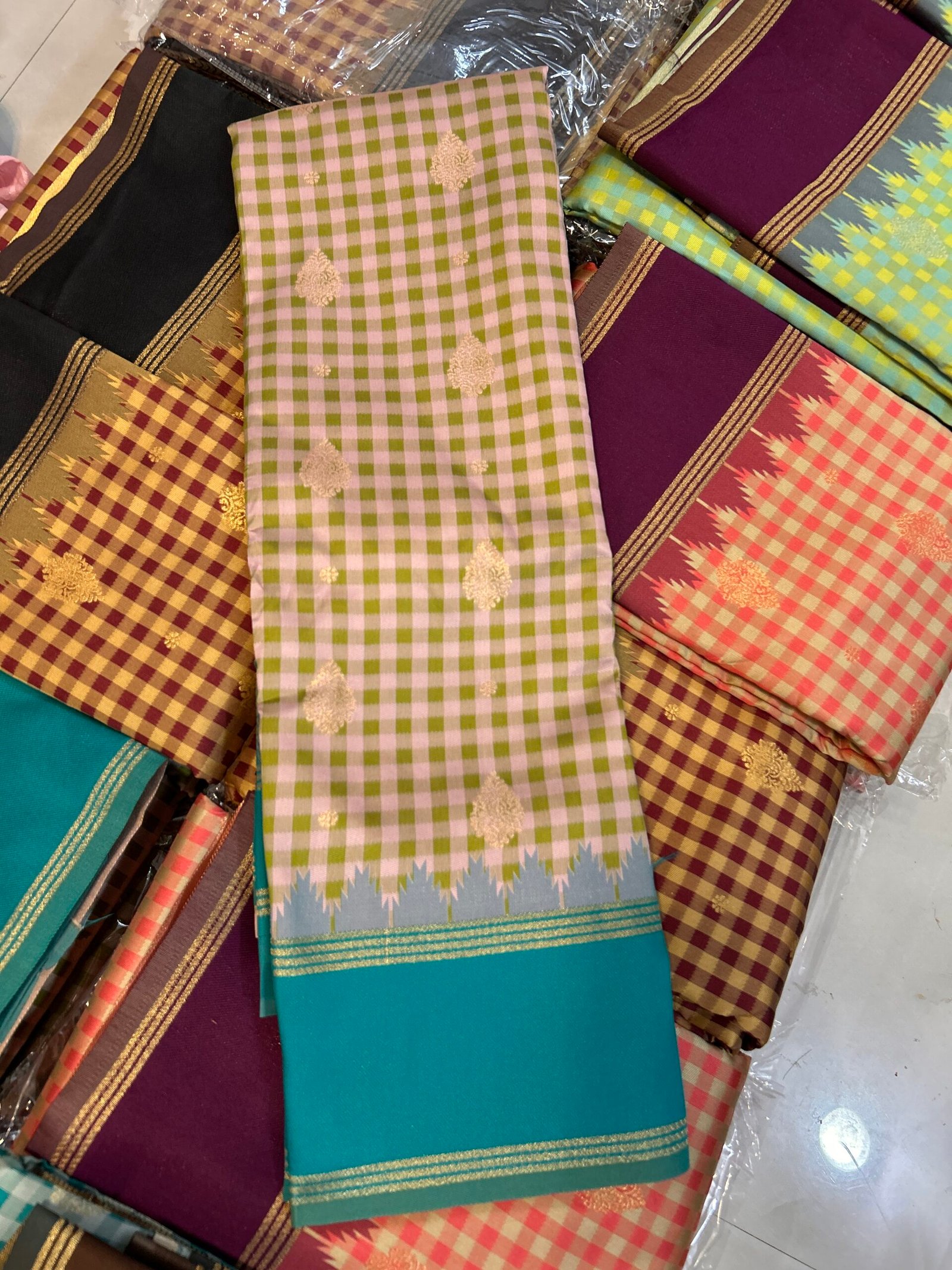 Pistachio Moss temple loom heritage - Image 3